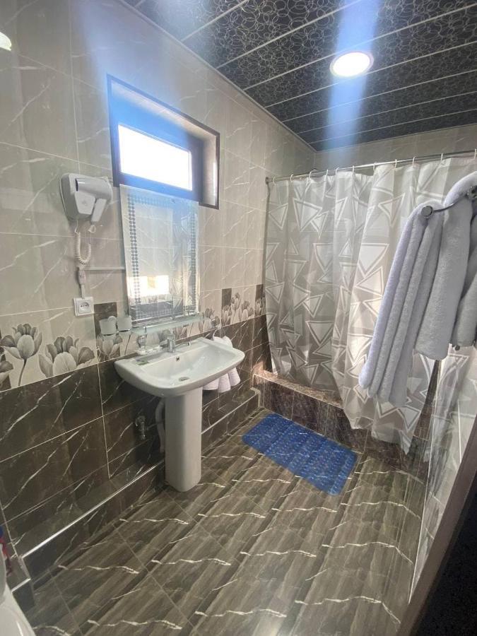 בוקורו Vostok Hotel מראה חיצוני תמונה