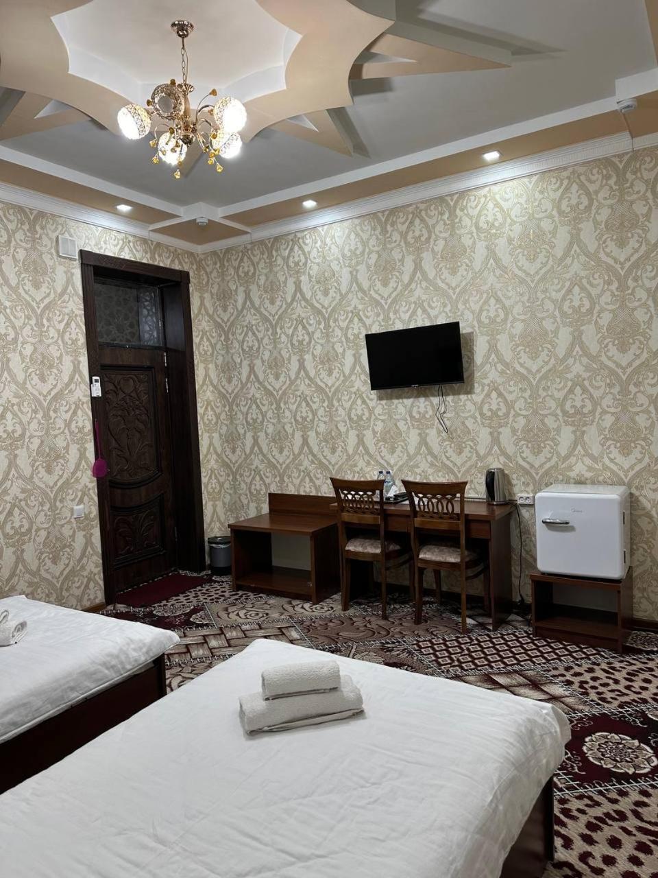 בוקורו Vostok Hotel מראה חיצוני תמונה