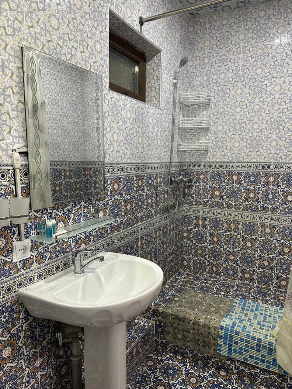 בוקורו Vostok Hotel מראה חיצוני תמונה
