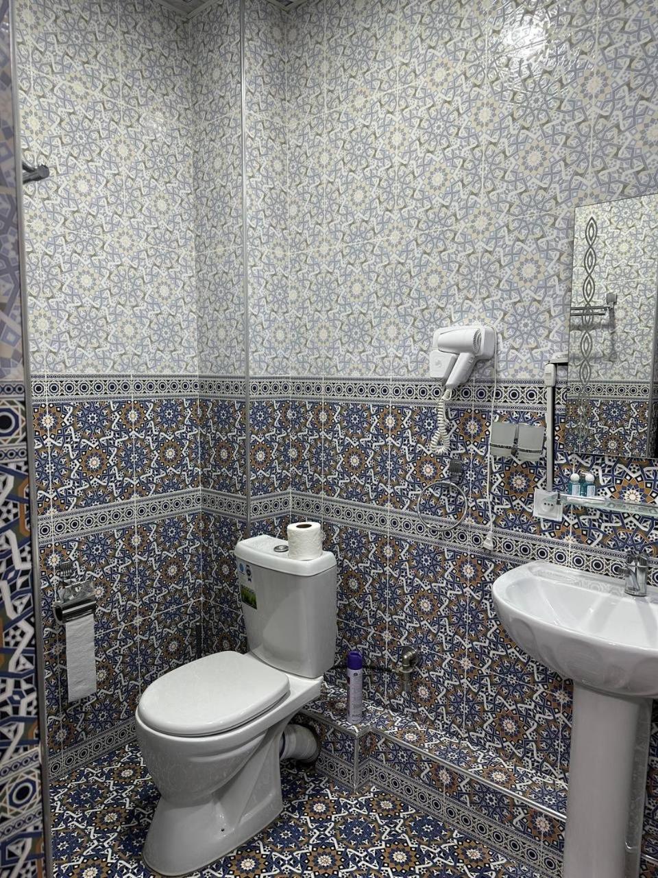 בוקורו Vostok Hotel מראה חיצוני תמונה