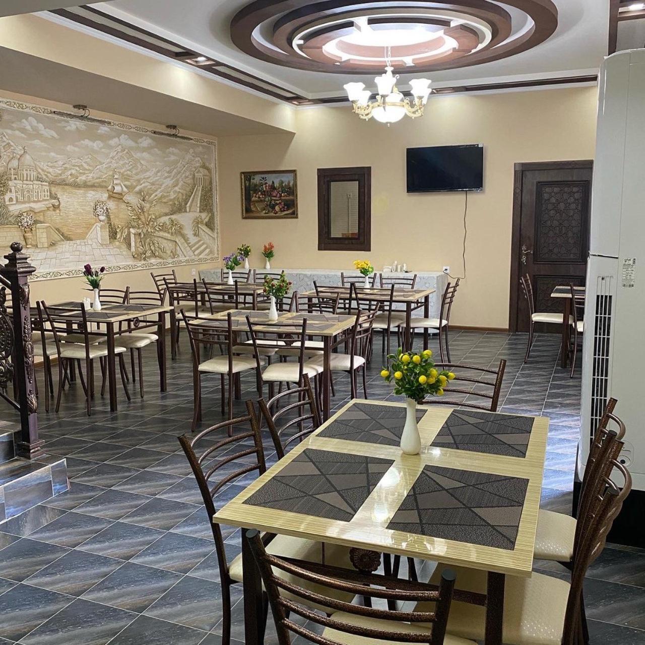 בוקורו Vostok Hotel מראה חיצוני תמונה